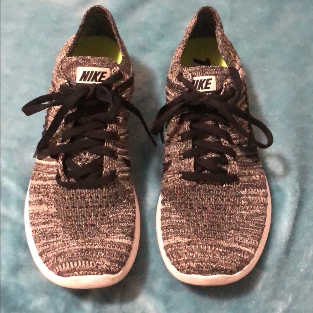 Nike Tennis Shoes